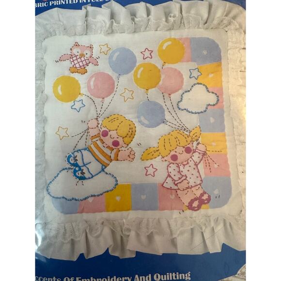 Vintage Quilt Pillow Kit Craft Lace Ruffle Balloons Pastel Bedroom Bedding White - Picture 2 of 4